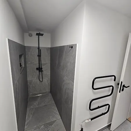 Fellas Abode 4 Buna-ziua